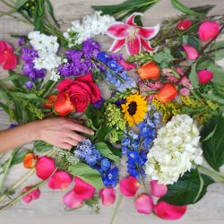 Designer’s Choice Arrangement – Fresh Floral Elegance